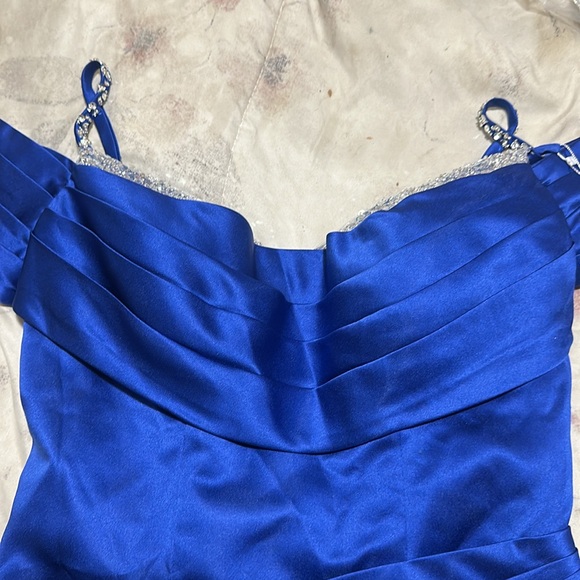 Royal Blue Off-The-Shoulder Sparkly Prom Dresses With Satin - Picture 3 of 9